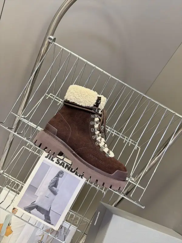Balenciaga Boots on fur women's — Photo 5
