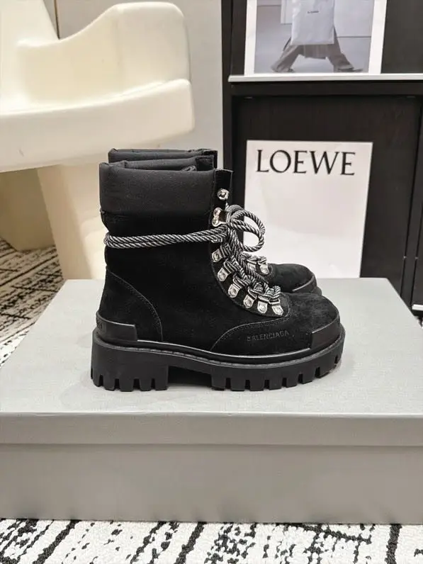 Balenciaga — Черевики жіночі Combat Strike