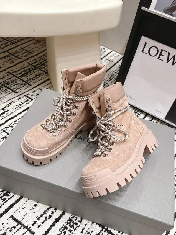 Balenciaga Boots women's Combat Strike — Photo 2