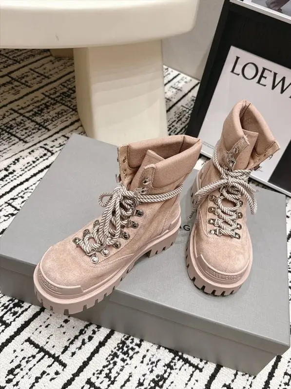 Balenciaga Boots women's Combat Strike — Photo 3