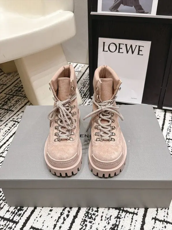 Balenciaga Boots women's Combat Strike — Photo 4