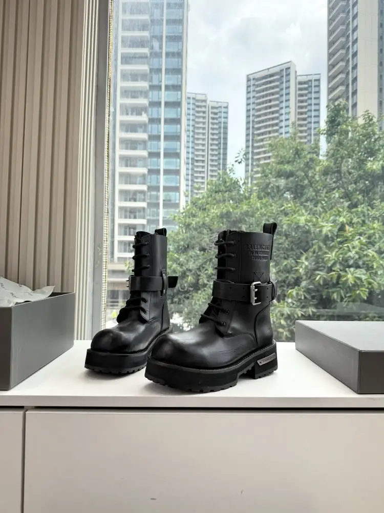 Balenciaga — Boots women's Venom