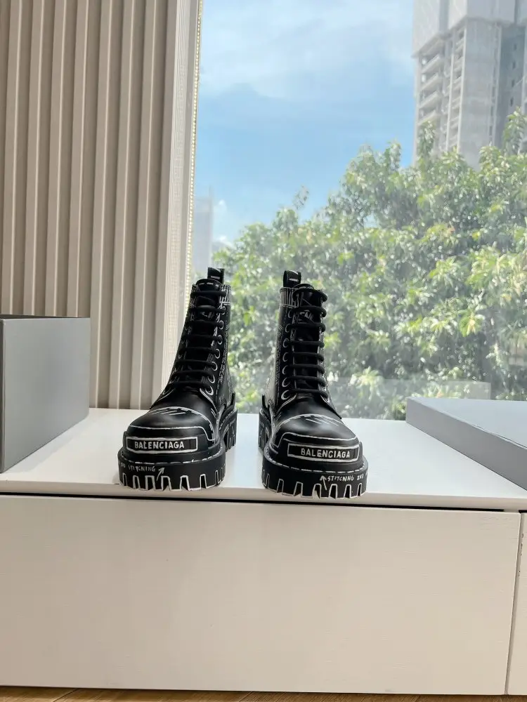 Balenciaga Boots women's — Photo 2