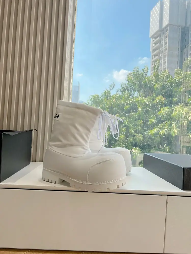 Balenciaga Boots women's — Photo 3