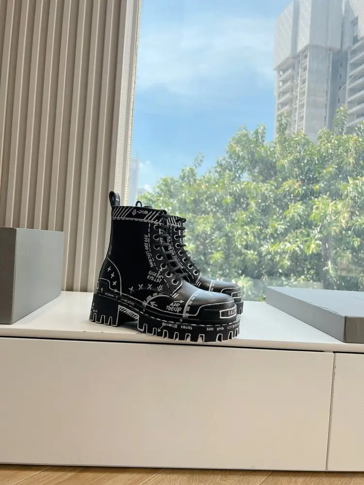 Balenciaga Boots women's — Photo 3