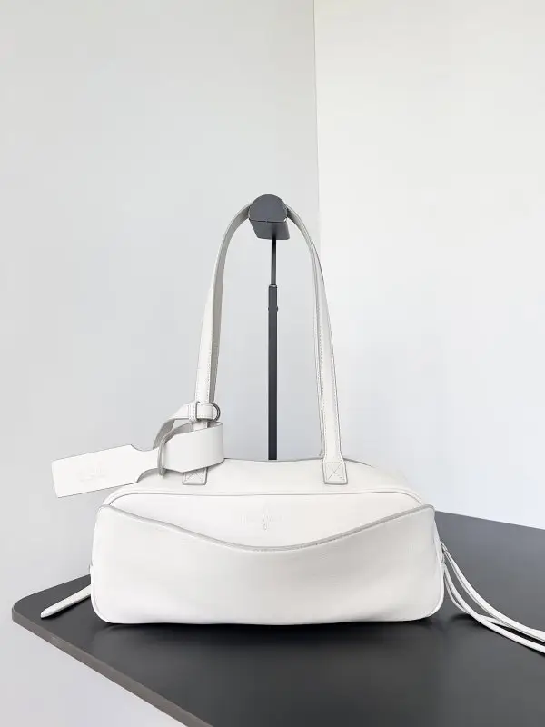 Balenciaga — Шкіряна сумка на плече Carrie 31 см