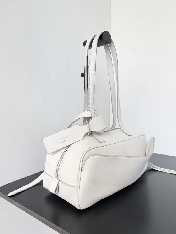Balenciaga Шкіряна сумка на плече Carrie 31 см — Фото 2