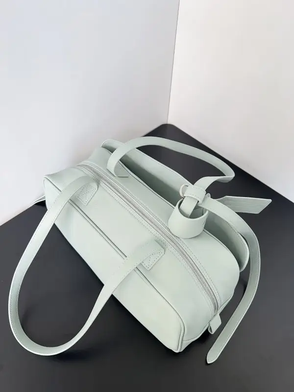 Balenciaga Шкіряна сумка на плече Carrie 31 см — Фото 3