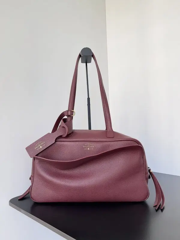 Balenciaga — Шкіряна сумка на плече Carrie 36 см