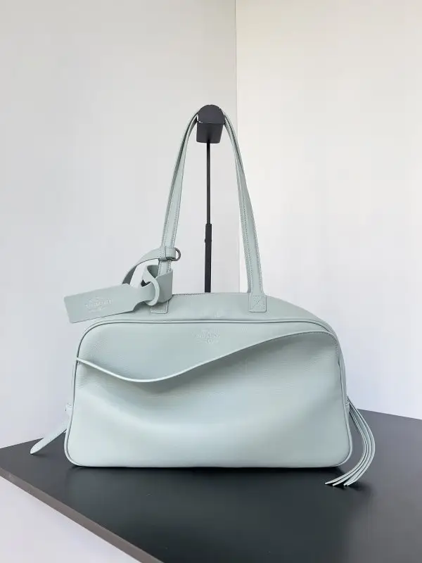 Balenciaga — Шкіряна сумка на плече Carrie 36 см