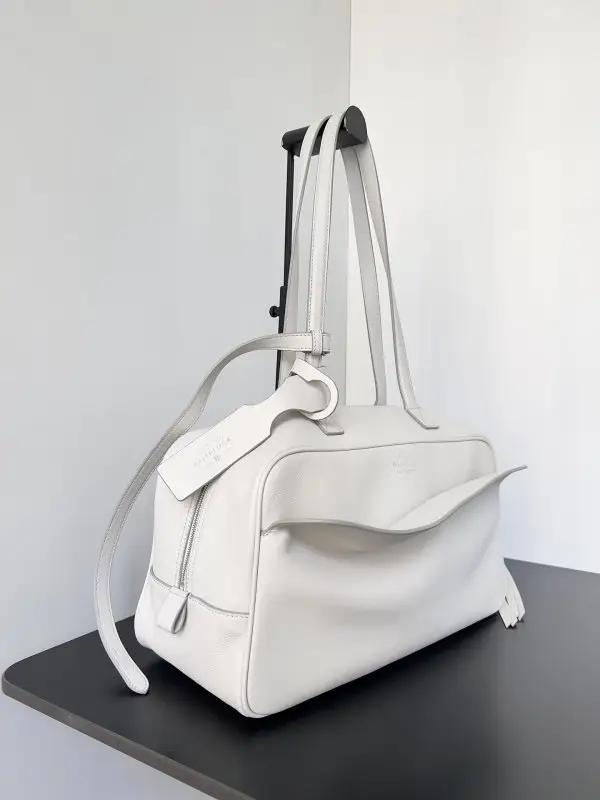 Balenciaga Шкіряна сумка на плече Carrie 36 см — Фото 2