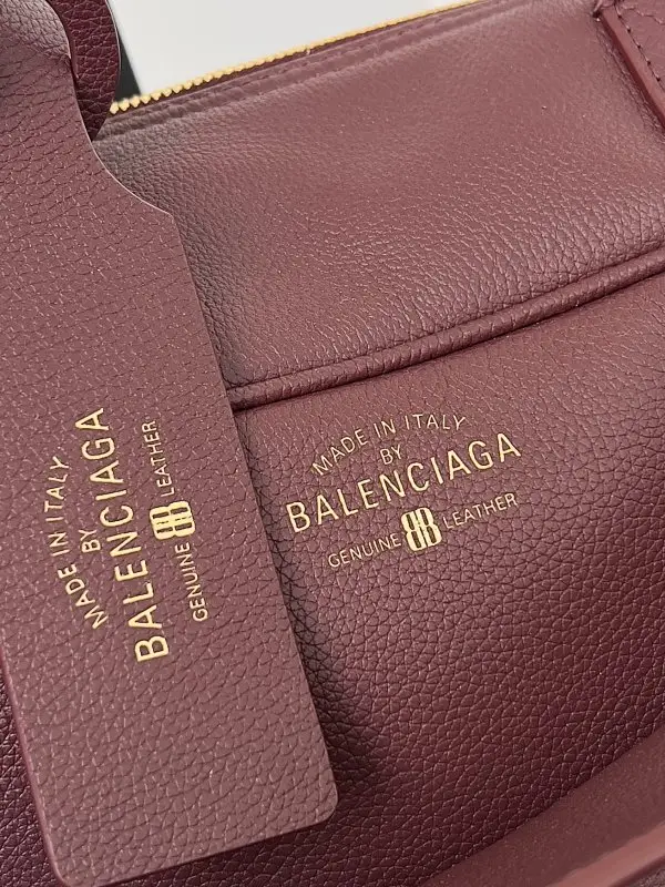 Balenciaga Кожаная сумка на плечо Carrie 36 см — Фото 4