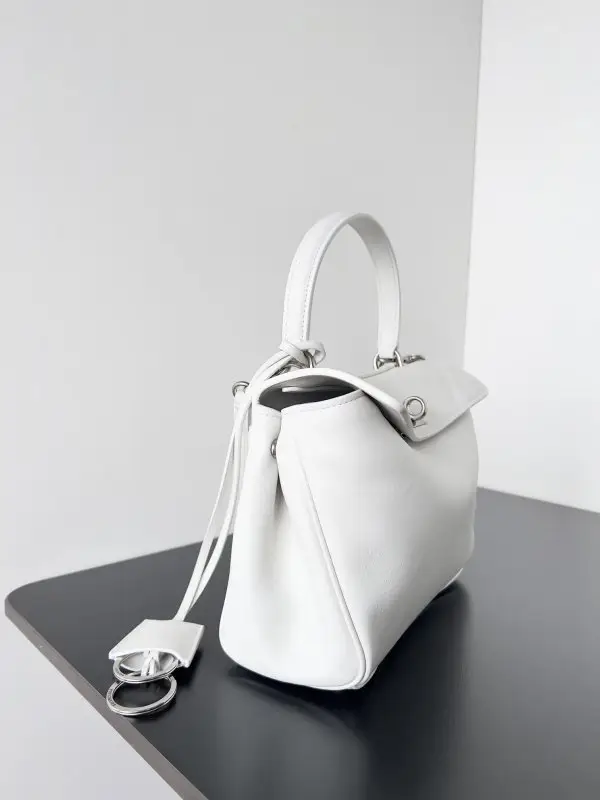 Balenciaga Leather a bag on shoulder Rodeo 23 cm — Photo 3