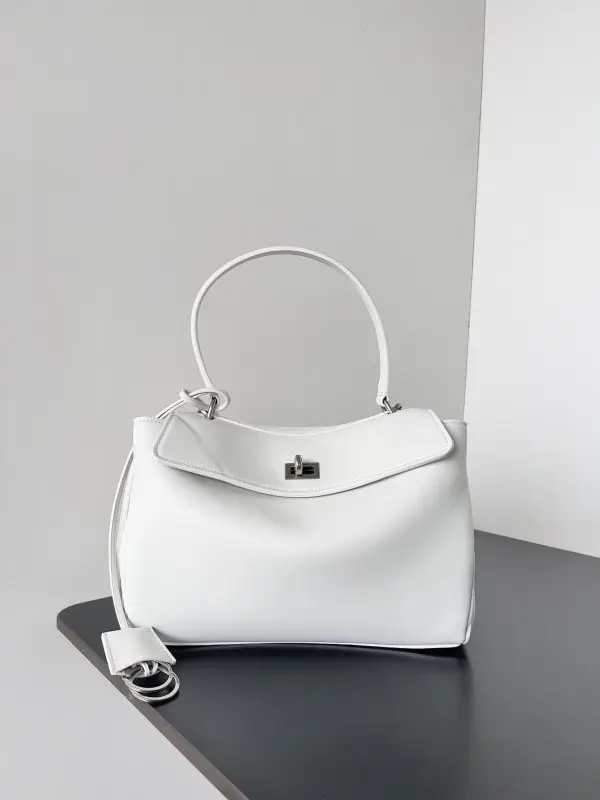Balenciaga — Шкіряна сумка на плече Rodeo 28 см