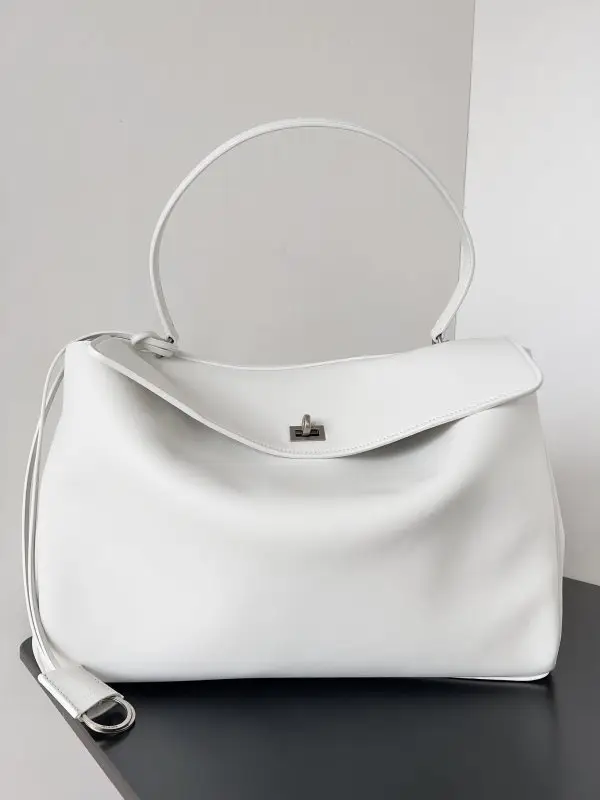 Balenciaga — Кожаная сумка на плечо Rodeo 40 см