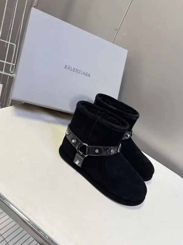 Balenciaga Ugg boots — Photo 3