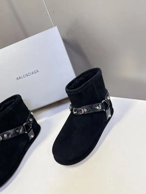 Balenciaga Ugg boots — Photo 4