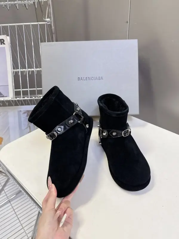 Balenciaga Ugg boots — Photo 5