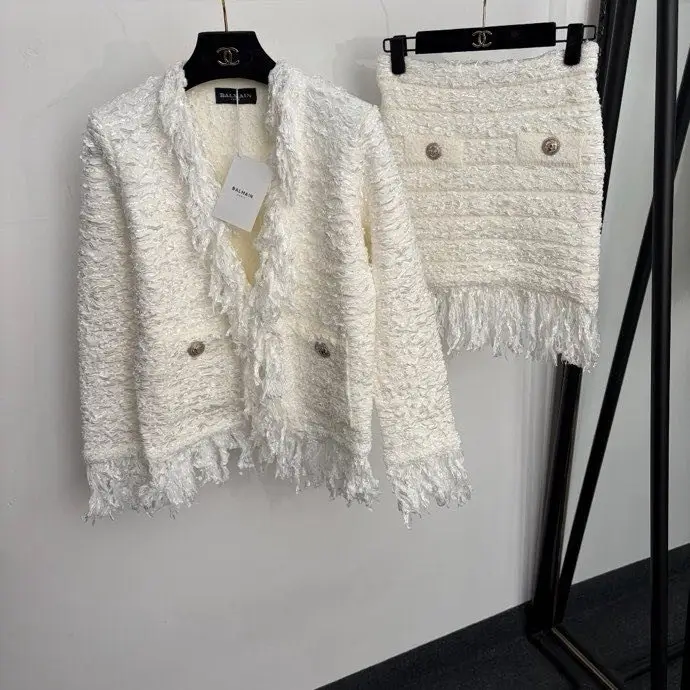 Balmain — Костюм жіночий в'язаний кардиган і спідниця