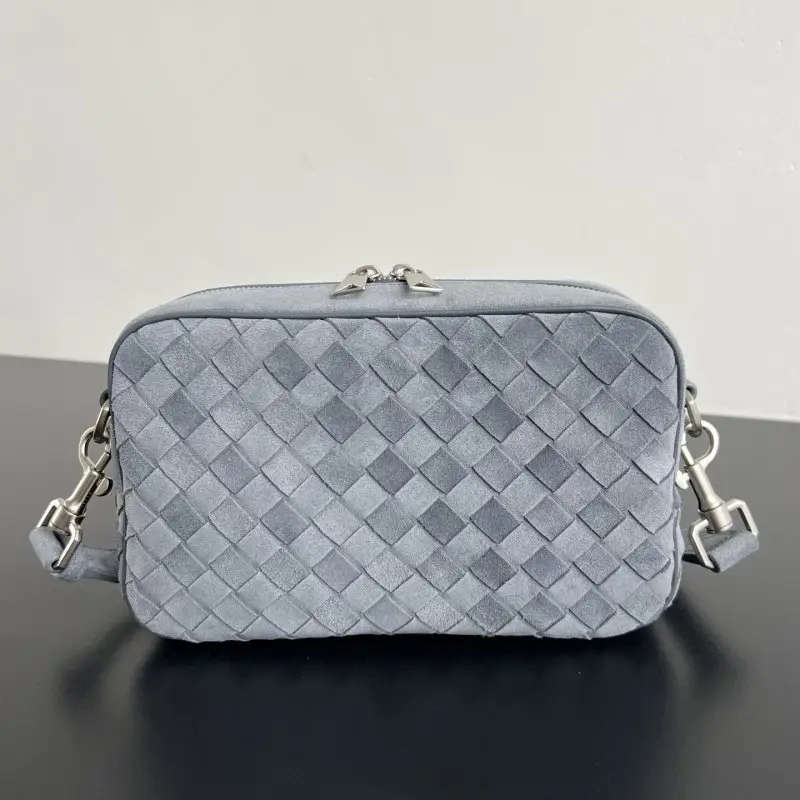 Bottega Veneta Сумка 24 см кожаная женская — Фото 1