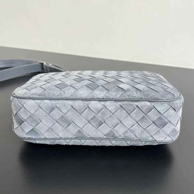 Bottega Veneta Сумка 24 см кожаная женская — Фото 3