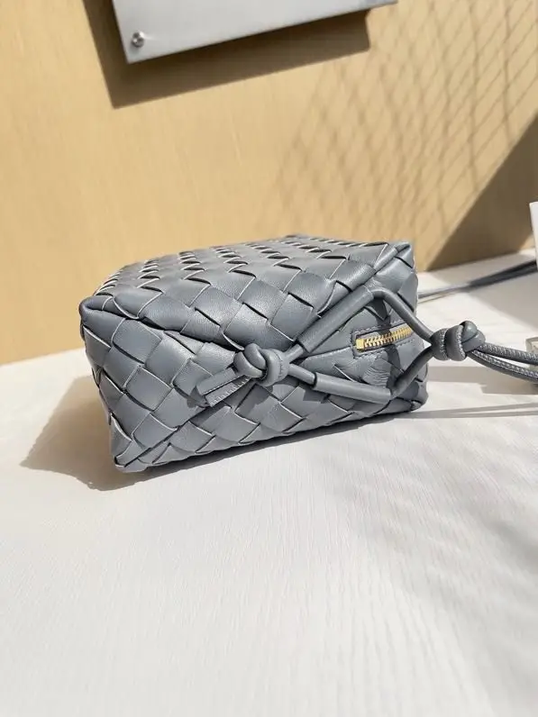 Bottega Veneta Сумка BV Loop шкіряна 22 см — Фото 2