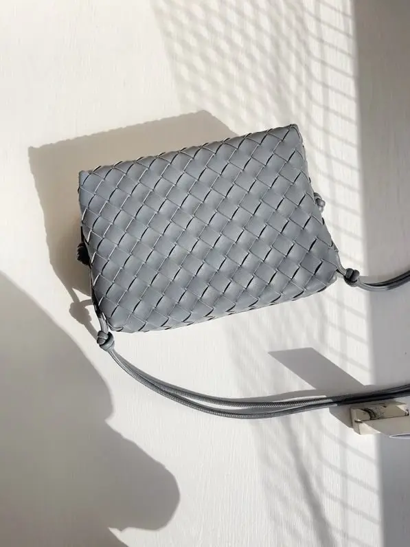 Bottega Veneta Сумка BV Loop шкіряна 22 см — Фото 3