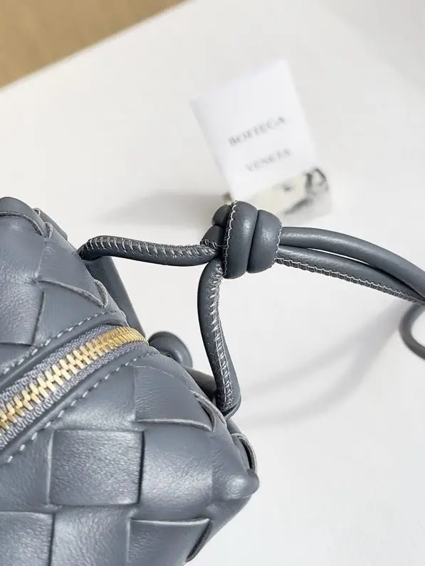 Bottega Veneta Сумка BV Loop шкіряна 22 см — Фото 4
