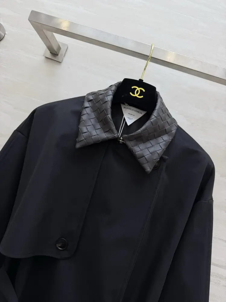 Bottega Veneta A long trench from braided leather collar — Photo 2