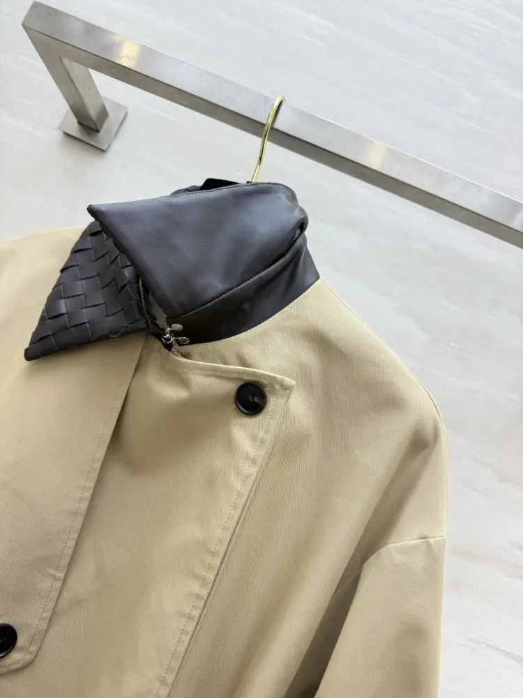 Bottega Veneta A long trench from braided leather collar — Photo 3