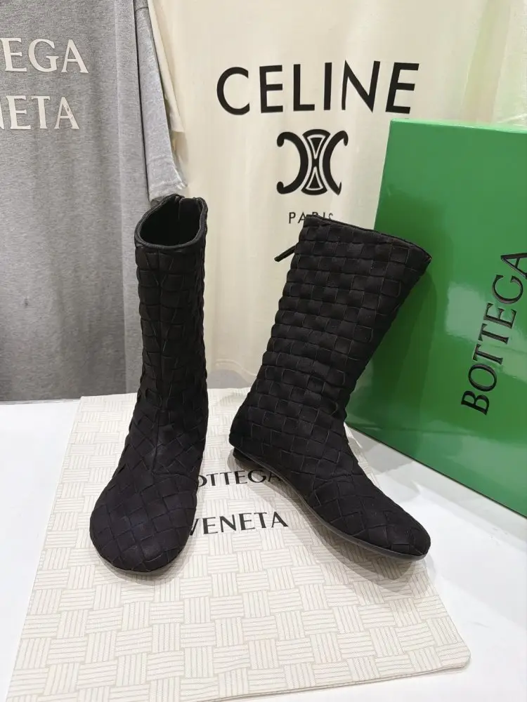 Bottega Veneta — Ботильйони BV Atomic на плоскою підошві з круглим каблуком