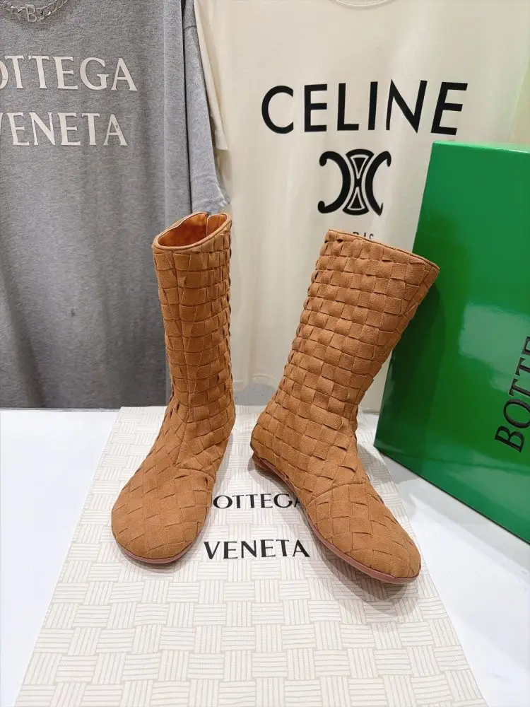 Bottega Veneta — Ботильйони BV Atomic на плоскою підошві з круглим каблуком