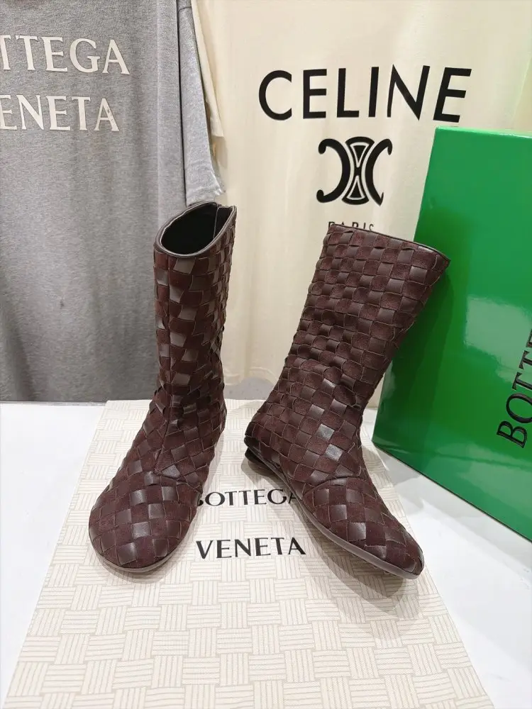 Bottega Veneta — Ботильйони BV Atomic на плоскою підошві з круглим каблуком