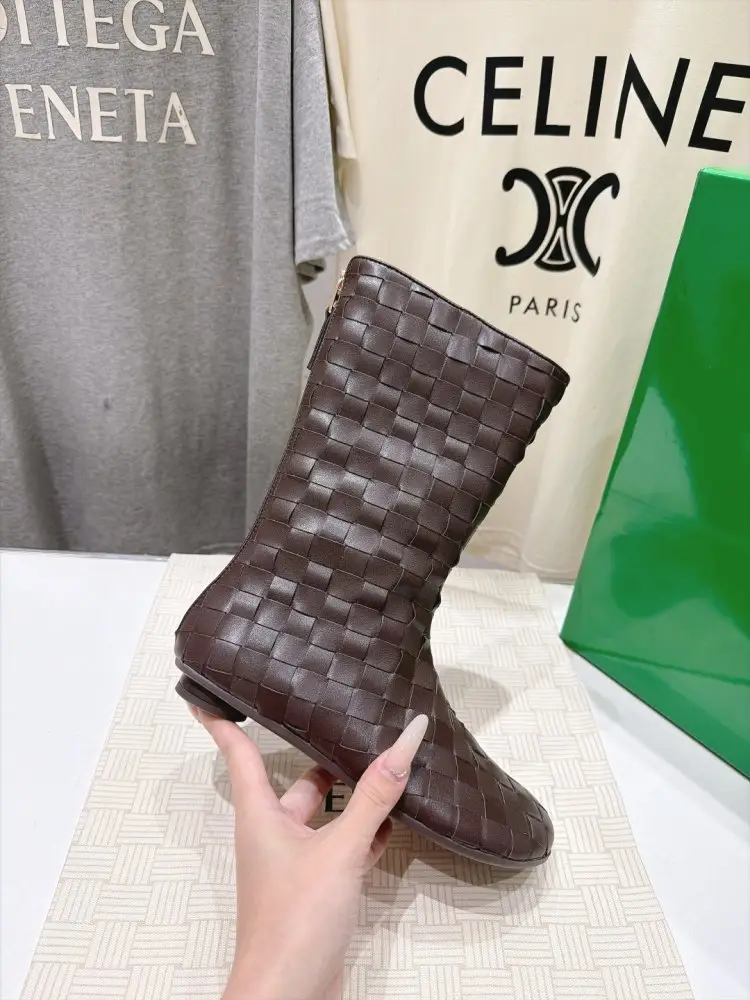 Bottega Veneta Ankle boots BV Atomic on flat soled from round heel — Photo 5