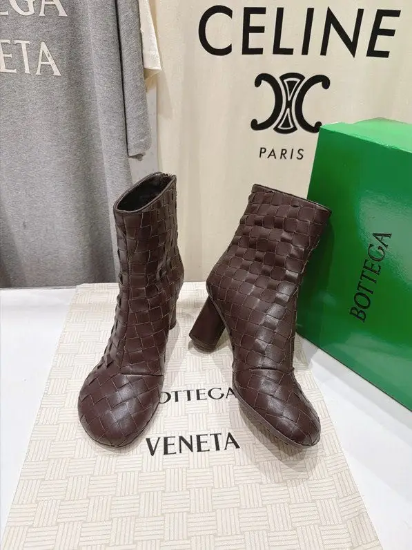Bottega Veneta — Ботильоны на высоком каблуке BV Atomic из плетеной кожи