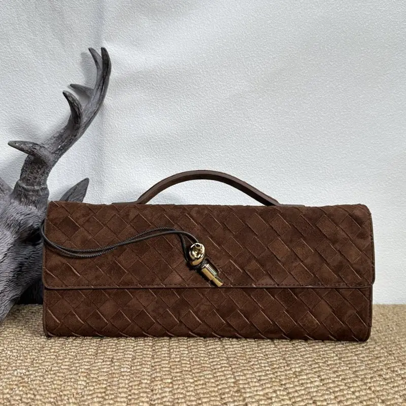 Bottega Veneta — Clutch BV Andiamo Slouch suede 31 cm