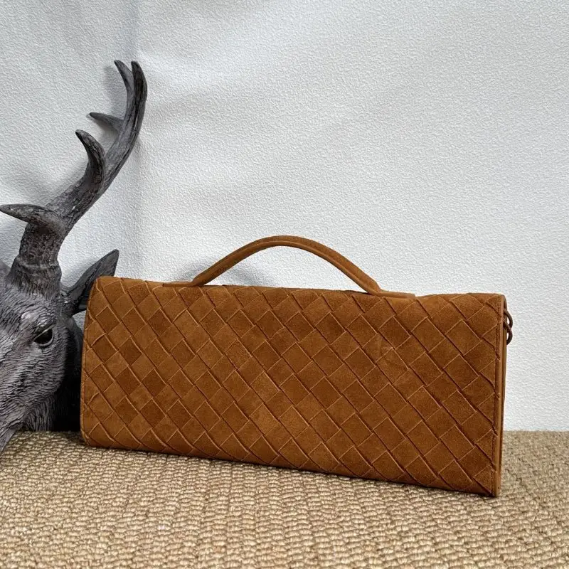 Bottega Veneta Клатч BV Andiamo Slouch замшевая 31 см — Фото 3