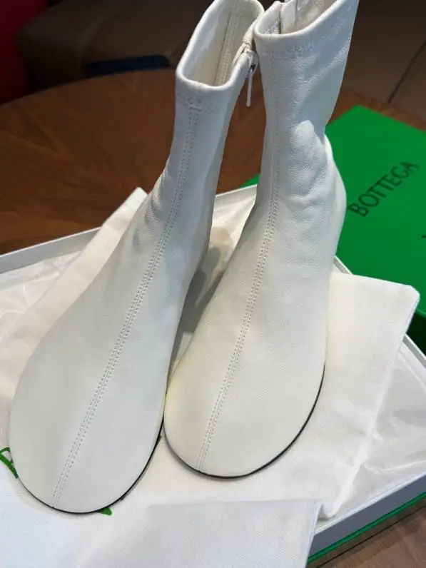 Bottega Veneta Elastic Ankle boots women's — Photo 3