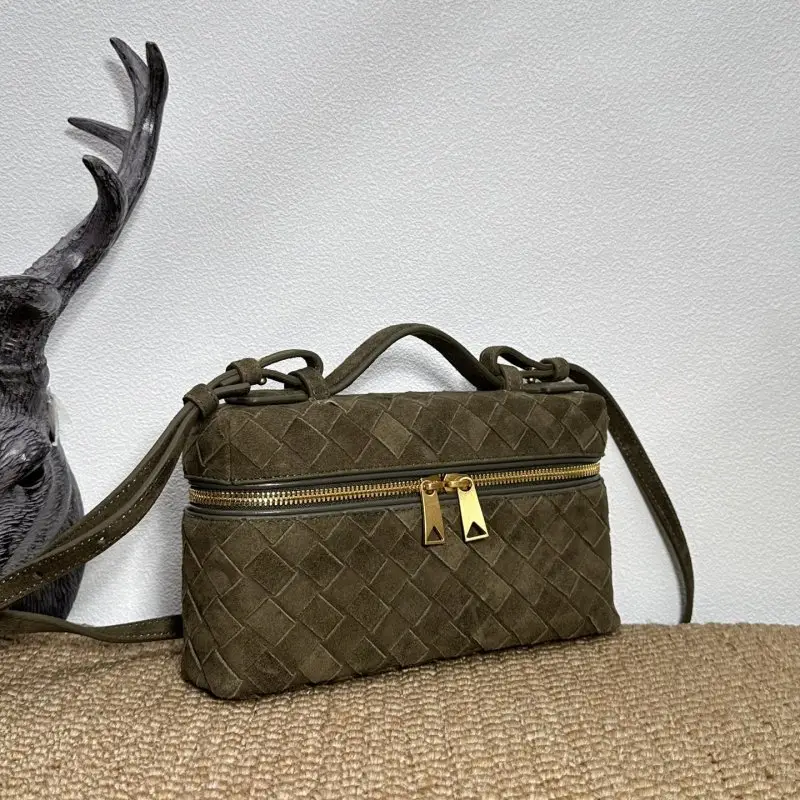 Bottega Veneta Мини-сумочка BV Vanity плетеная замшевая 22 см — Фото 2