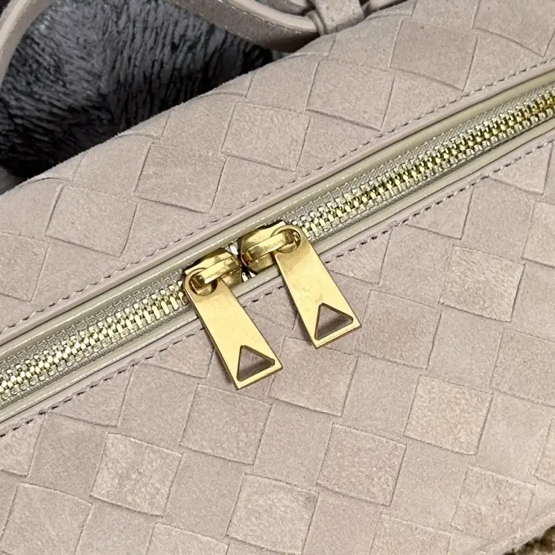 Bottega Veneta Мини-сумочка BV Vanity плетеная замшевая 22 см — Фото 4