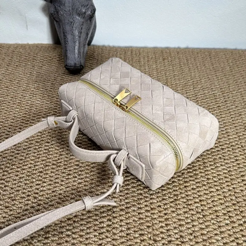 Bottega Veneta Мини-сумочка BV Vanity плетеная замшевая 22 см — Фото 5