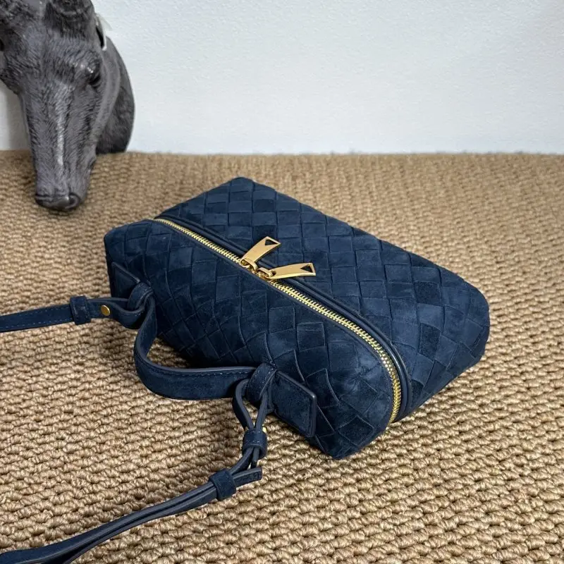 Bottega Veneta Mini-handbag BV Vanity wicker suede 22 cm — Photo 5