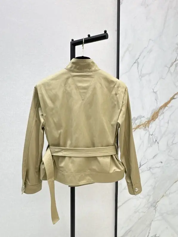 Bottega Veneta Short trench from collar-reception — Photo 5