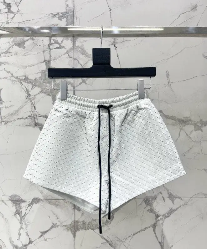 Bottega Veneta — Шорти шкіряні жіночі