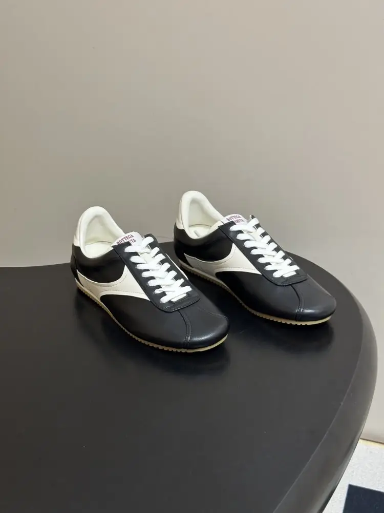 Bottega Veneta — Кросівки жіночі