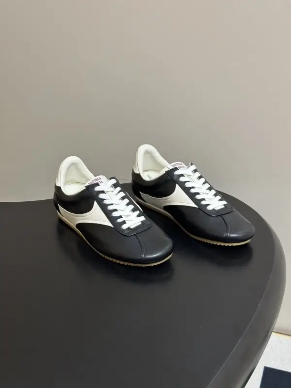 Bottega Veneta — Кросівки жіночі