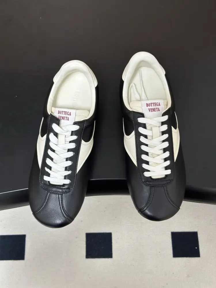 Bottega Veneta Sneakers women's — Photo 2