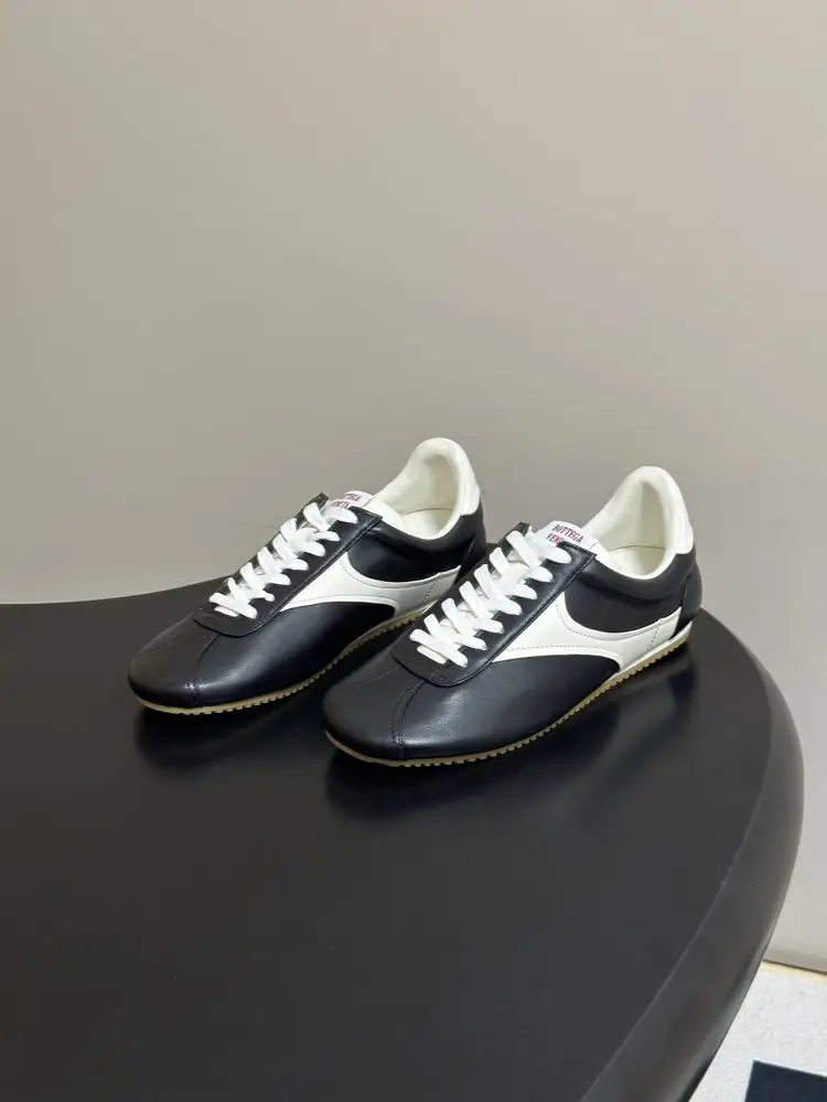 Bottega Veneta Sneakers women's — Photo 3