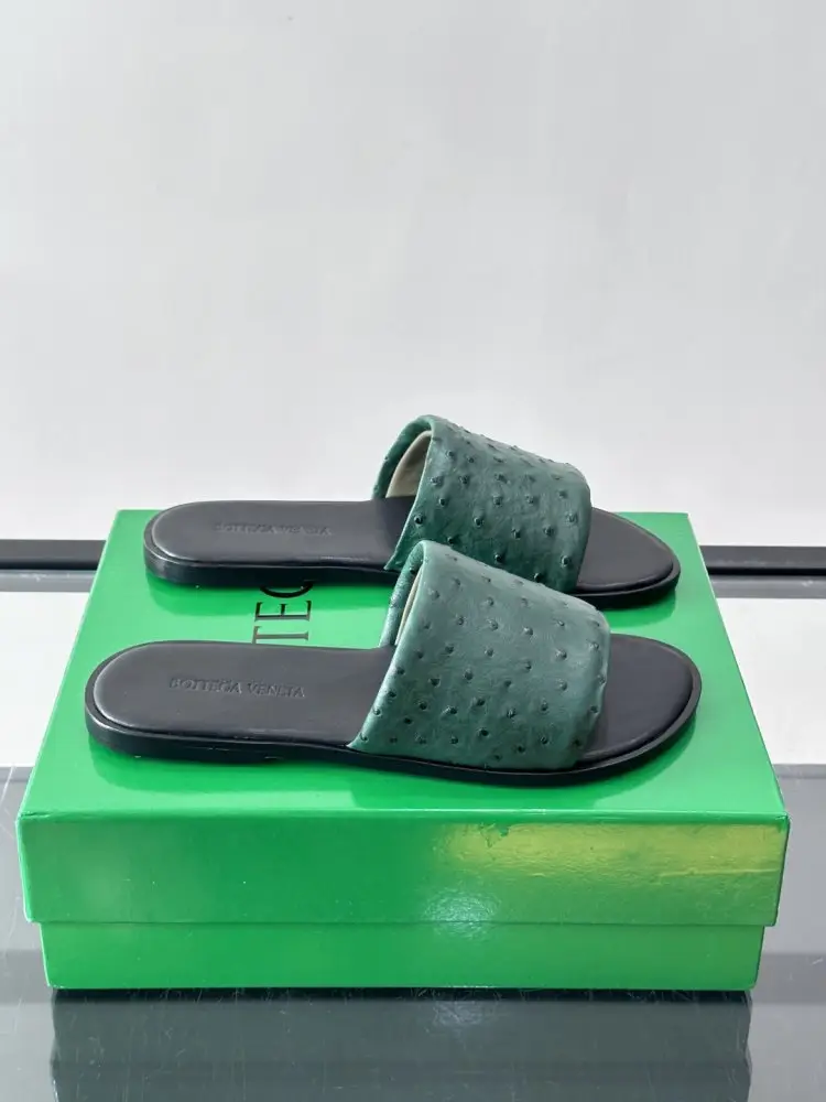 Bottega Veneta — Шльопанці чоловічі