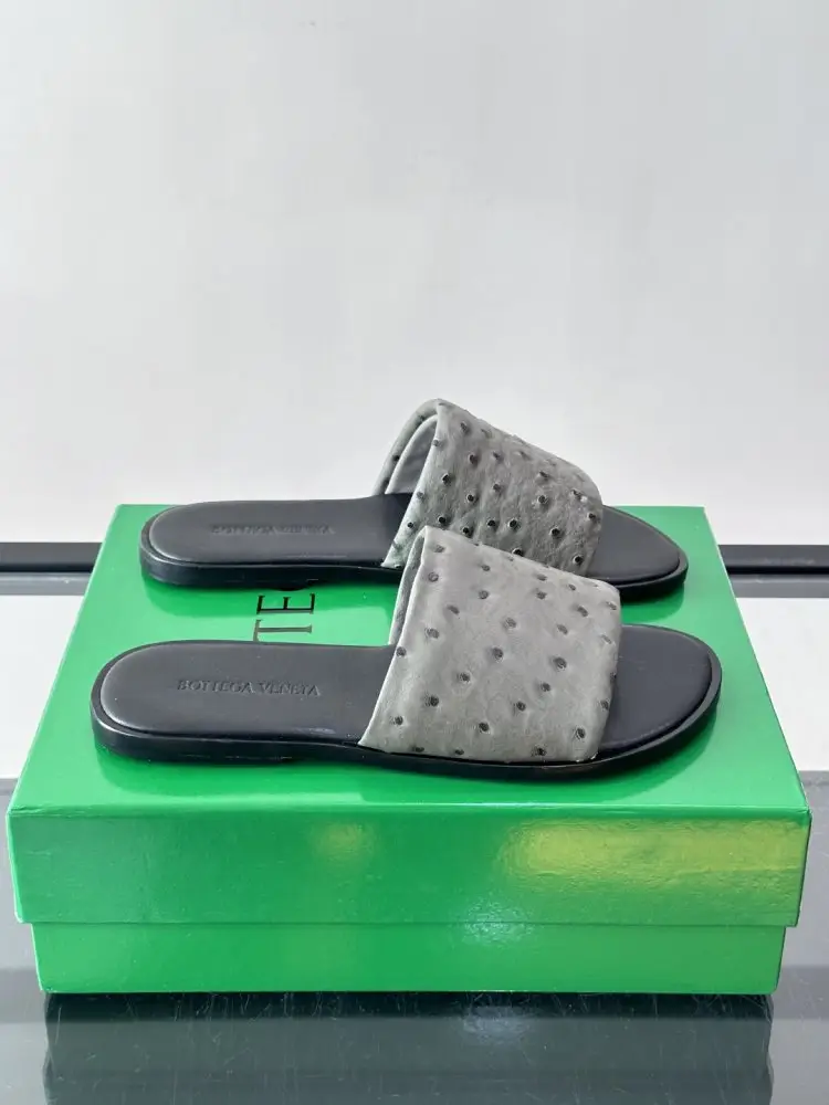 Bottega Veneta — Шльопанці чоловічі